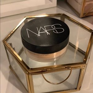 Nars Soft Velvet Loose Powder in Beach